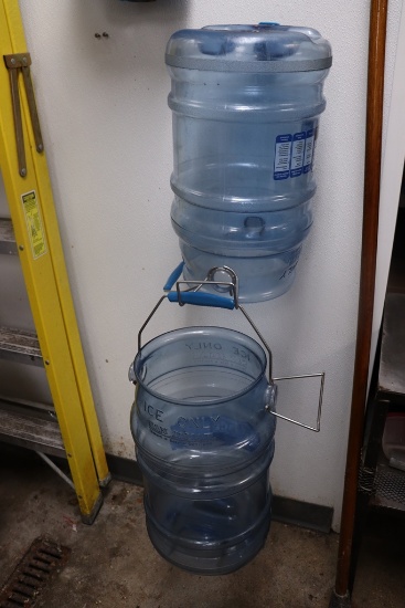 Times 2 - San Jamar ice totes