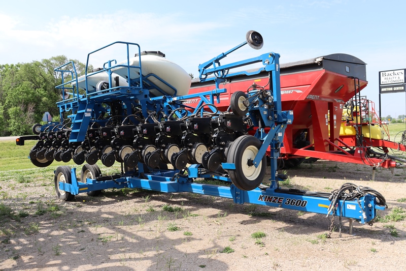 2012 Kinze 3600 -12R30 planter, Evolution Series | Proxibid