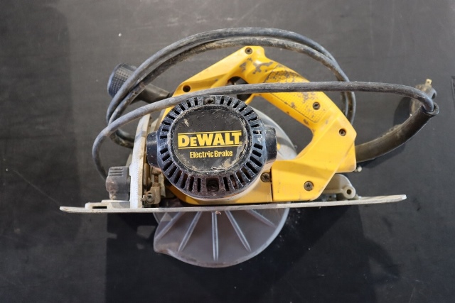 DeWalt DW364 electric circular saw Proxibid