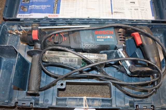 Bosch Bulldog RH226 electric hammer drill w case Proxibid