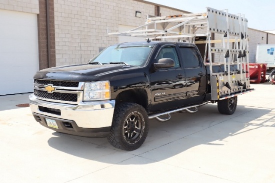 2014 Chevy 2500 HD crew cab truck w/ 8' box, 104,300 miles, 6.0 liter gas m