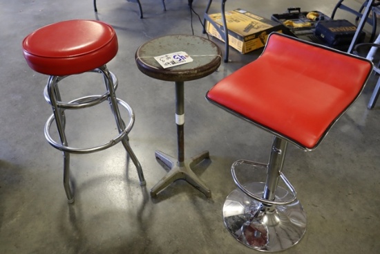 All to go - 3 assorted bar stools