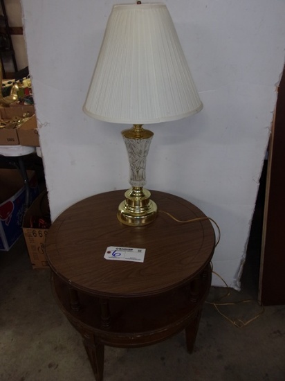 25" round table with lamp