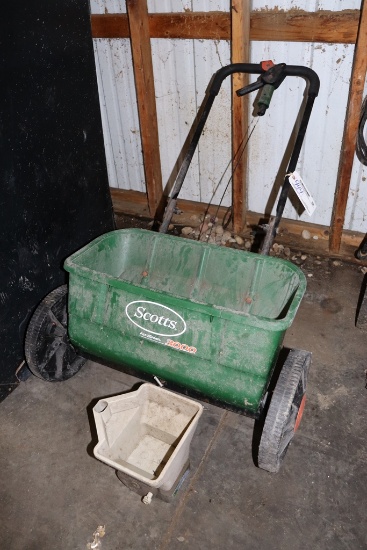 Scotts 3000 poly yard spreader