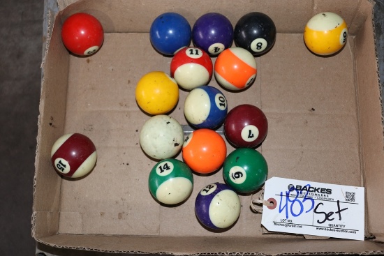 Set of pool balls