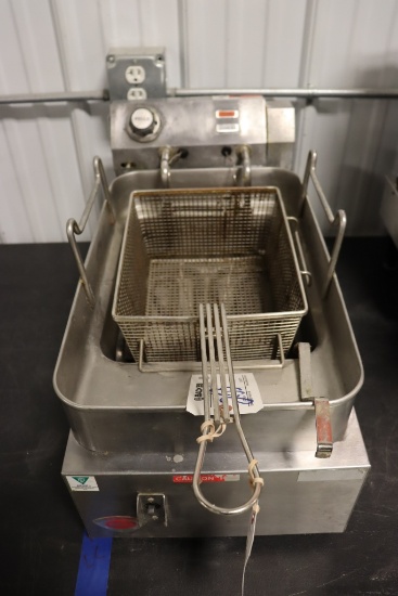 Wells counter top 15# electric 1 phase fryer