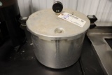 Presto Deluxe pressure cooker