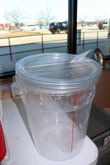 22qt round food storage container with lid