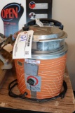APW Wyott counter top soup warmer - needs cleaned - untested