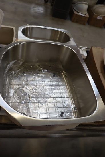 New 21.5" x 32.5" stainless double bin sink