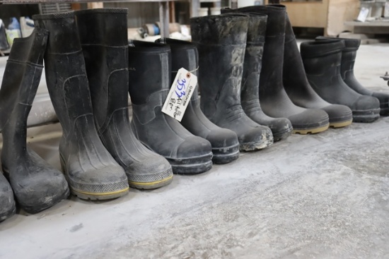 All to go - 8 assorted size pairs of rubber boots