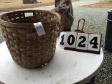 Large basket, approx. 19 1/2