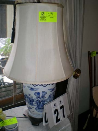 Ginger Jar Style Oriental Designed Vase on Wooden Stand Table Lamp