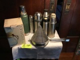 Group of vintage thermos', 14