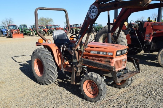 KUBOTA B8200 ROPS 4WD W/ 1840 LDR BUCKET