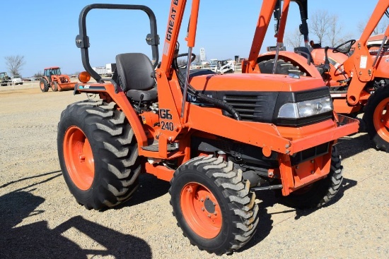 KUBOTA L3010 ROPS 4WD W/ GM240 LDR BUCKET HST TRANS 996HRS (WE DO NOT GUARANTEE HOURS)