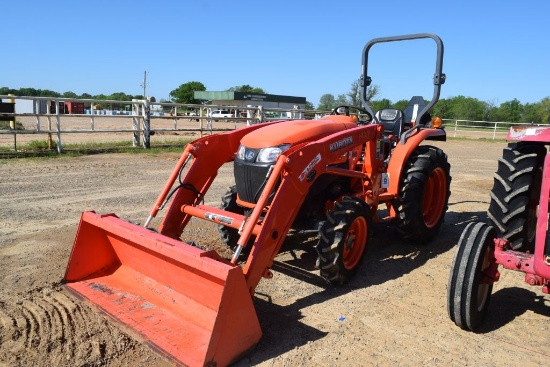 KUBOTA L3901 ROPS 4WD W/ LDR AND BUCKET