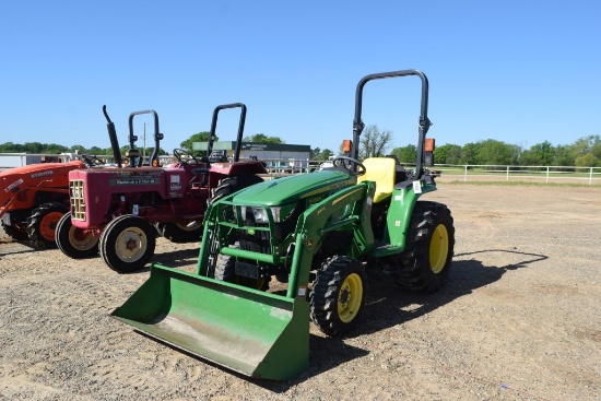 JD 3032E 4WD ROPS W/ LDR AND BUCKET