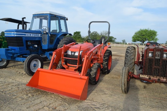 KUBOTA L2501 ROPS 4WD W/ LDR AND BUCKET