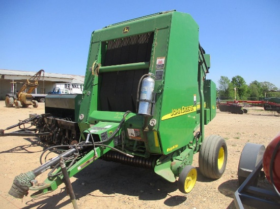 JD 467 MEGA WIDE ROUND BALER W/ SHAFT AND MONITOR 13000 BALES. KEPT IN BARN THE WHOLE TIME. (WE DO N