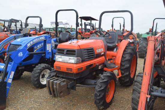 KUBOTA L2900 ROPS 4WD 394HRS (WE DO NOT GUARANTEE HOURS)