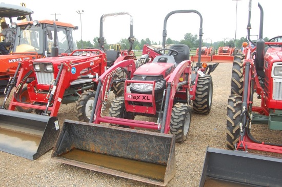MAHINDRA 26XL 4WD W/ LDR AND BUCKET HST AND BACHOE ATTACHMENT 177HRS. WE DO NOT GAURANTEE HOURS