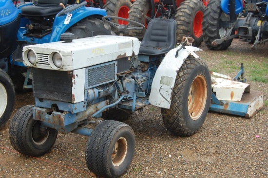 MITSUBIHI MT372 W/ 5' FINISH MOWER
