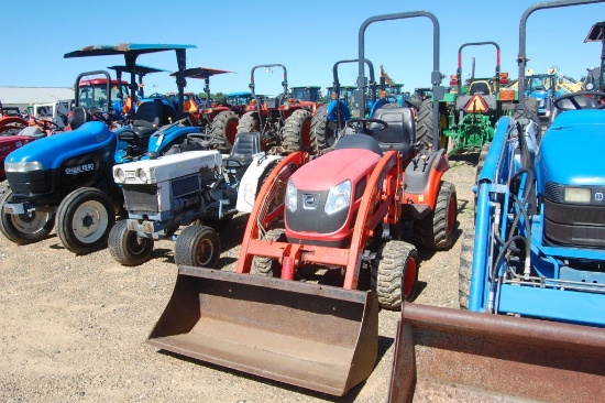 KIOTI CS2210 4WD ROPS W/ LDR AND BUCKET