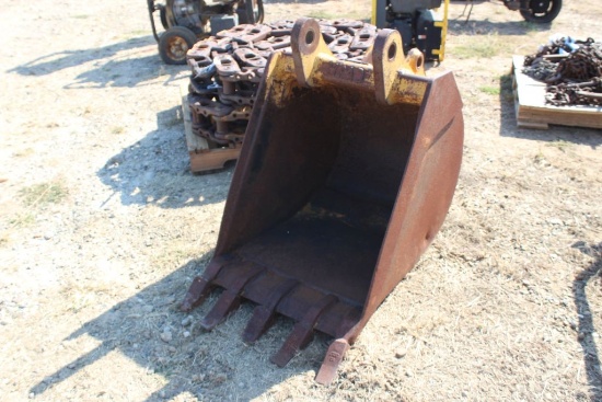 CASE 580 24INCH BUCKET