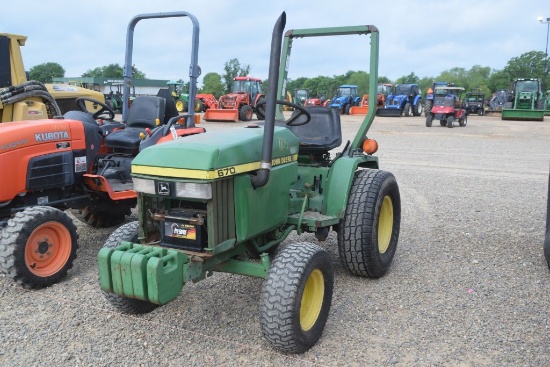 JD 670 2WD ROPS