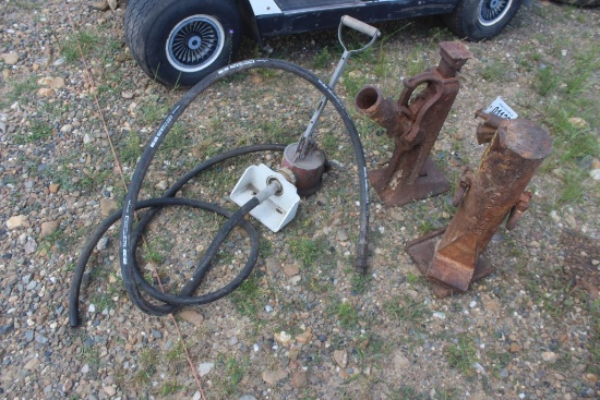 JACK AND FUEL PUMP