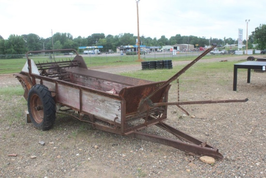 IH MANURE SPREADER
