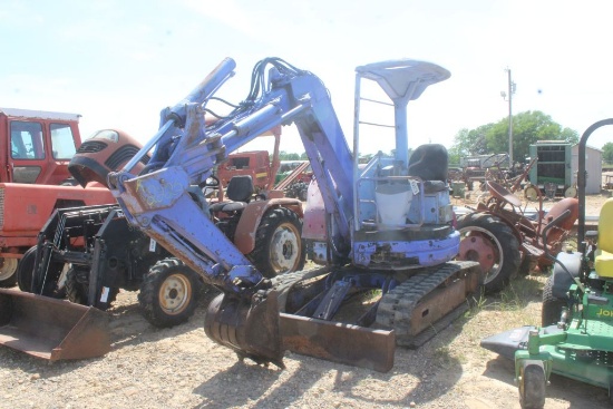 KOMATSU MINI EXCAVATOR RUNS SALVAGE