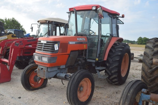 KUBOTA M8200 2WD C/A SALVAGE