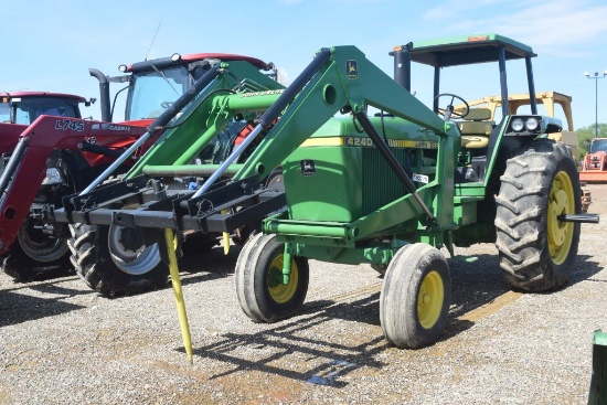 JD 4240 2WD W/ JD LDR