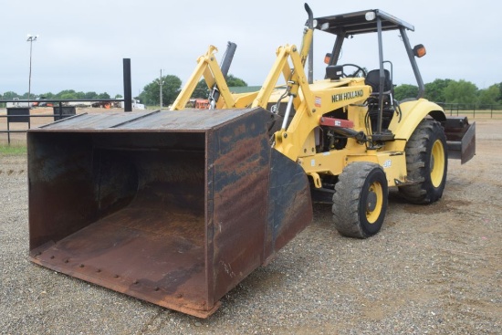 NH U80 TRACTOR LOADER