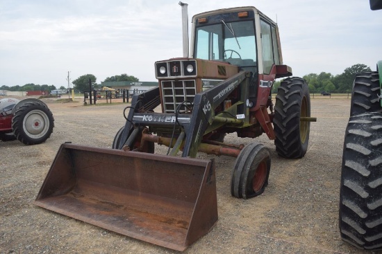 INTERNATIONAL 1086 2WD C/A W/LDR