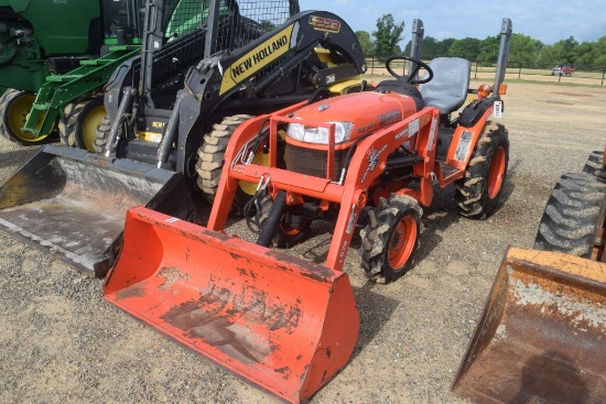 KUBOTA B2320 4WD ROPS W/ LDR