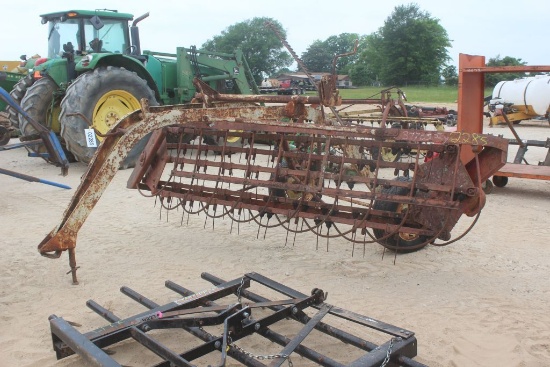 SIDE DELIVERY HAY RAKE