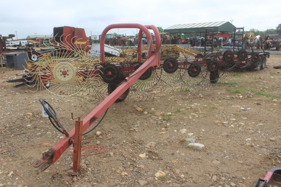 SIDE DELIVERY HAY RAKE