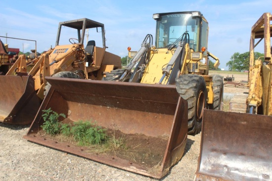 VOLVO RUBBER TIRE LOADER