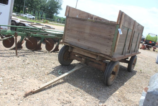 JD GEAR W/6X10 BOX AND HOIST