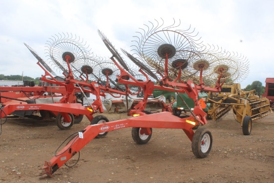 KUHN 10 WHEEL HAY RAKE SR110