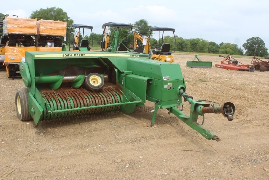 JD 348 SQ BALER
