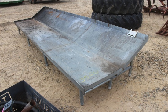 METAL TABLE