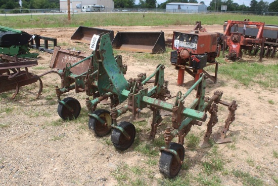 2 ROW JD CULTIVATOR