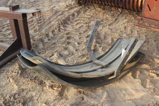 2 KUBOTA FRONT TRACTOR FENDERS