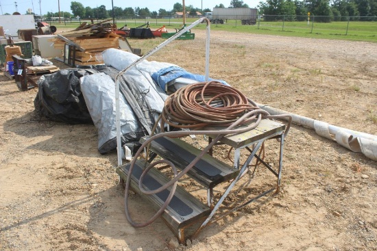STEPS AND AIR HOSE