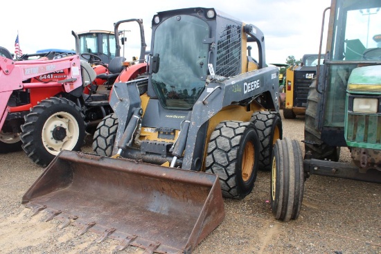 332 E Jd Skid Steer W/ Bucket