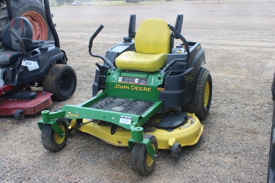 John Deere Eztrak Zero Turn Mower W/48" Mower Deck